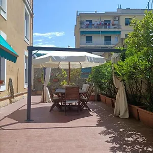 Lagustena , Genova Italia